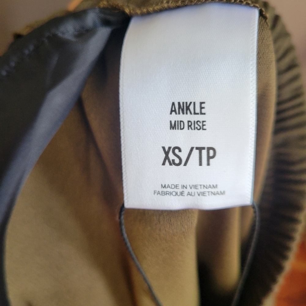 Express NWT Military Green Mid Rise Ankle Joggers Women’s Size XS - Picture 9 of 11